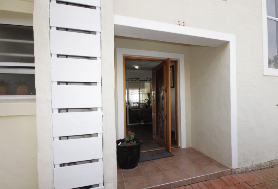 3 Bedroom Property for Sale in Wavecrest Eastern Cape